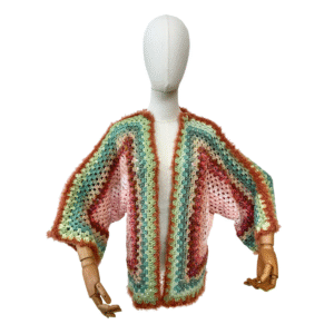 cardigan verde rosso mattone e rosa fronte